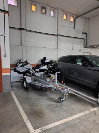 Alquiler remolque basculante para motos pesadas.