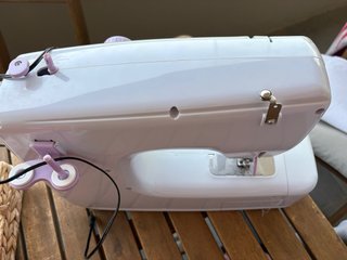 Máquina de coser AmazonBasics
