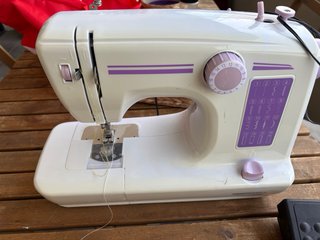 Máquina de coser AmazonBasics
