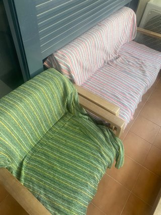 Conjunto sofá, dos sillones y mesa de jardín