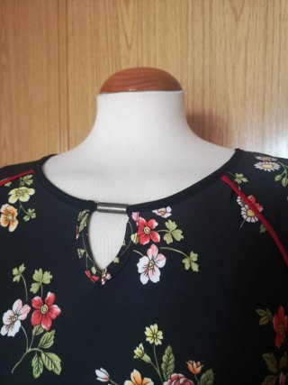 Vestido Nuevo negro con flores talla 42