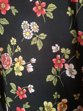 Vestido Nuevo negro con flores talla 42