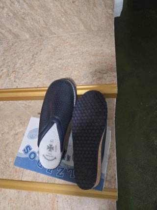 Zuecos negros talla 38