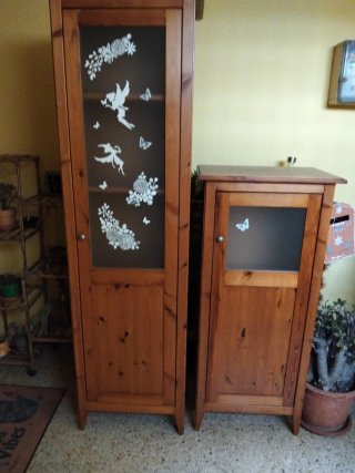 Vitrina rústica de madera y cristal