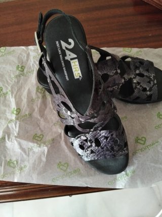 Sandalias 24 HRS Piel Talla 38 Cuña