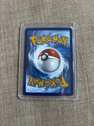 Mewtwo V-Astro Pokemon GO dorada