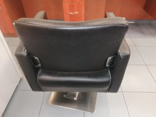 Sillón de peluquería negro. 4 unidades.