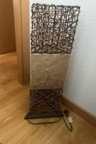 Lámpara de pie forja y mimbre