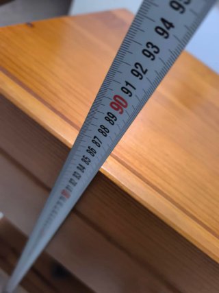 Mesa de madera con cajones