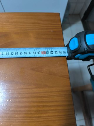 Mesa de madera con cajones