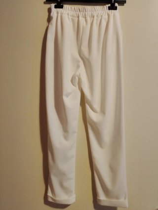 Pantaloni bianchi con risvolto