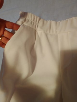 Pantaloni bianchi con risvolto