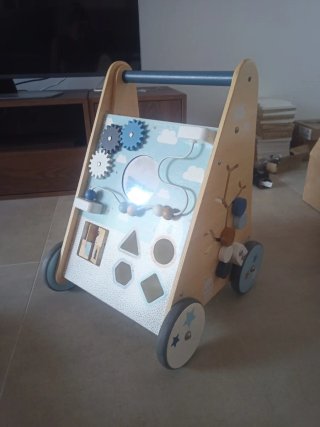 Caminador de madera para bebé