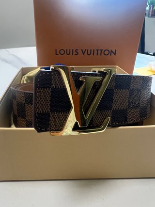 Cinturón Louis Vuitton Hebilla LV Dorada