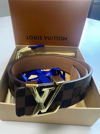 Cinturón Louis Vuitton Hebilla LV Dorada
