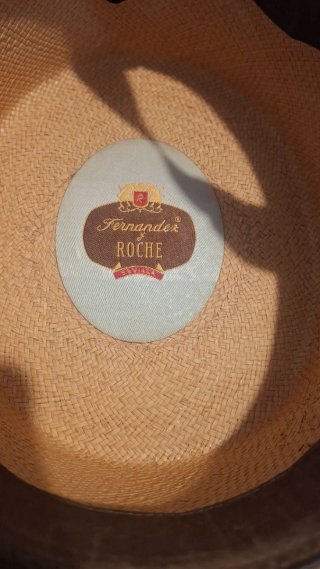 Sombrero de paja de ala ancha