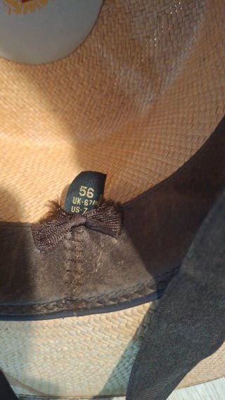 Sombrero de paja de ala ancha