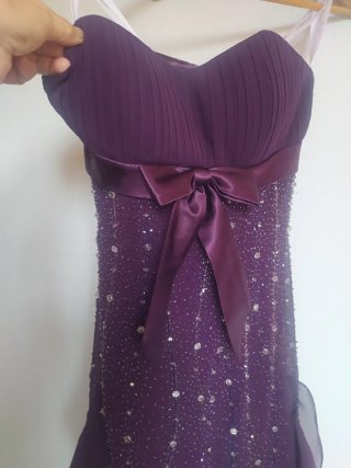 Vestido de fiesta morado con pedrería
