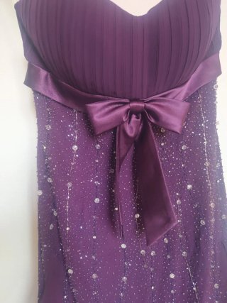 Vestido de fiesta morado con pedrería