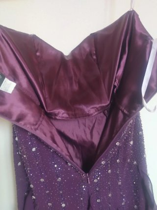 Vestido de fiesta morado con pedrería