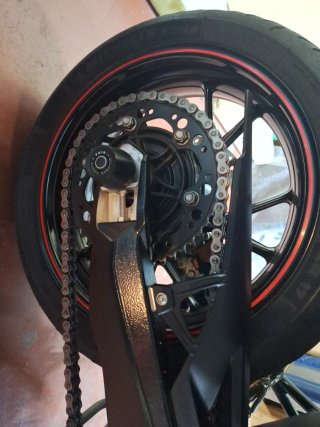BMW F800R SPORT,Blanca y Roja