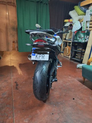 BMW F800R SPORT,Blanca y Roja