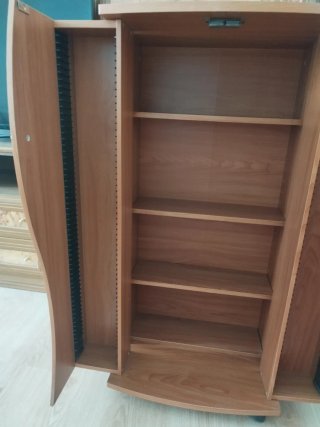 Mueble madera para CDs