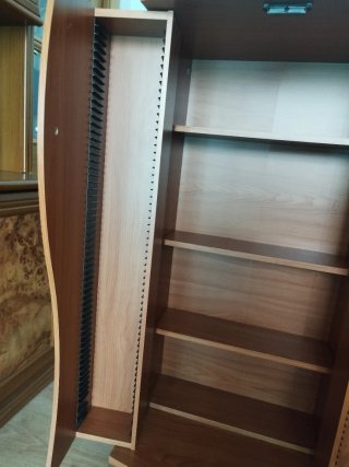 Mueble madera para CDs