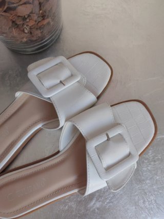 Sandalias planas mujer con hebilla