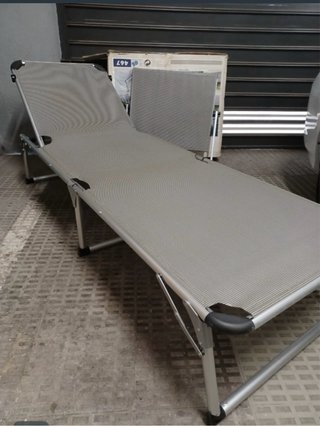 Tumbona aluminio con parasol