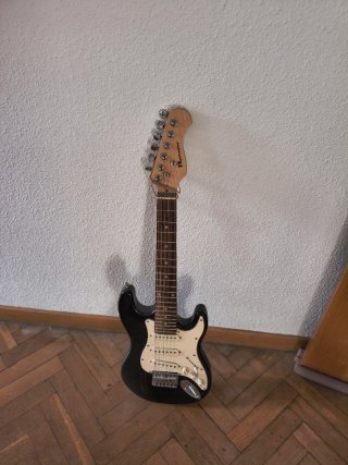 Guitarra Eléctrica Cadete Negra