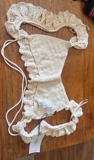 Top crochet volantes beige/blanco talla única