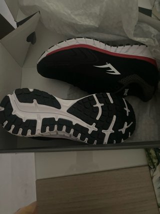 Deportivas Everlast Negras y Rojas