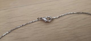 Collar de flores con pedrería