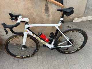 Bicicleta de carretera blanca