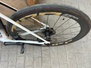 Bicicleta de carretera blanca