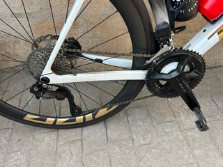 Bicicleta de carretera blanca