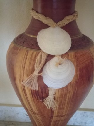 Jarrón decorativo de arcilla  Medidas largo 1'05 x