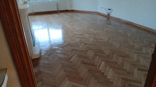 Servicios de lijado, barnizado y colocación