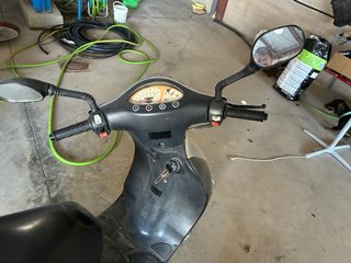 Kymco 49cc Scooter Negra/Gris