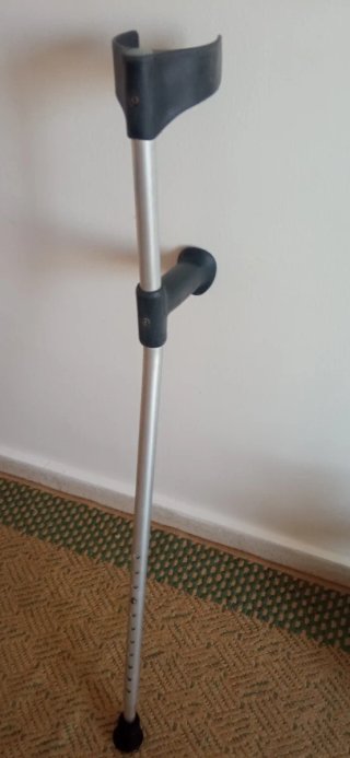 Muleta ortopédica ajustable