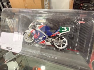 Honda NSR250 - Sito Pons (1988) 1/18 MotoGp