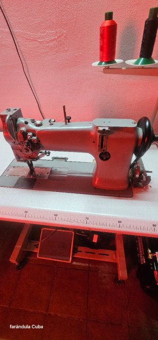 Máquina de Coser Triple Arrastre