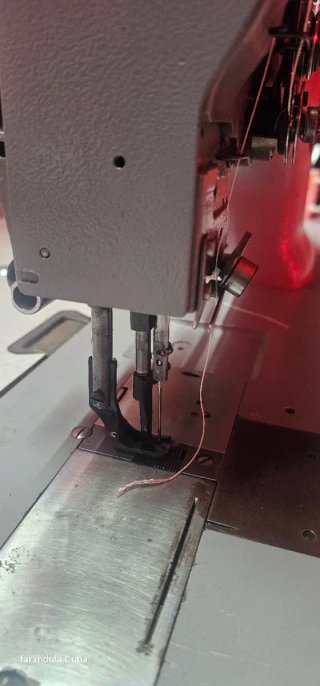 Máquina de Coser Triple Arrastre