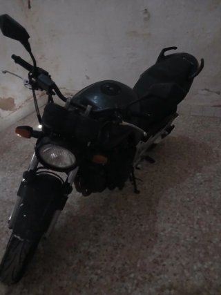 Motocicleta Naked Negra
