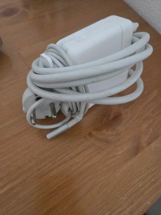 Apple iPad Air, MacBook Pro y Magic Mouse 2