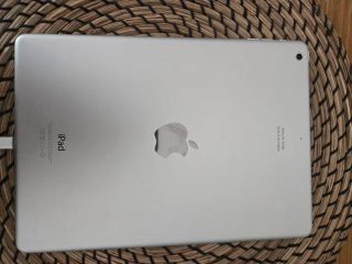 Apple iPad Air, MacBook Pro y Magic Mouse 2