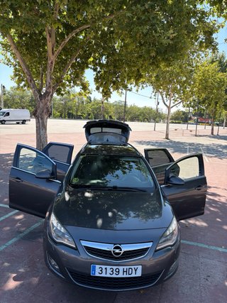 Opel Astra 2011