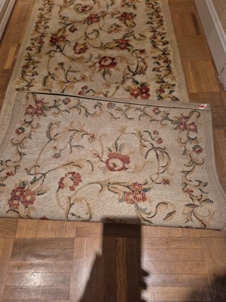Alfombra de pasillo floral beige y rojo