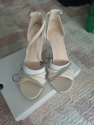 Sandalias Catwalk Beige y Plata Talla X